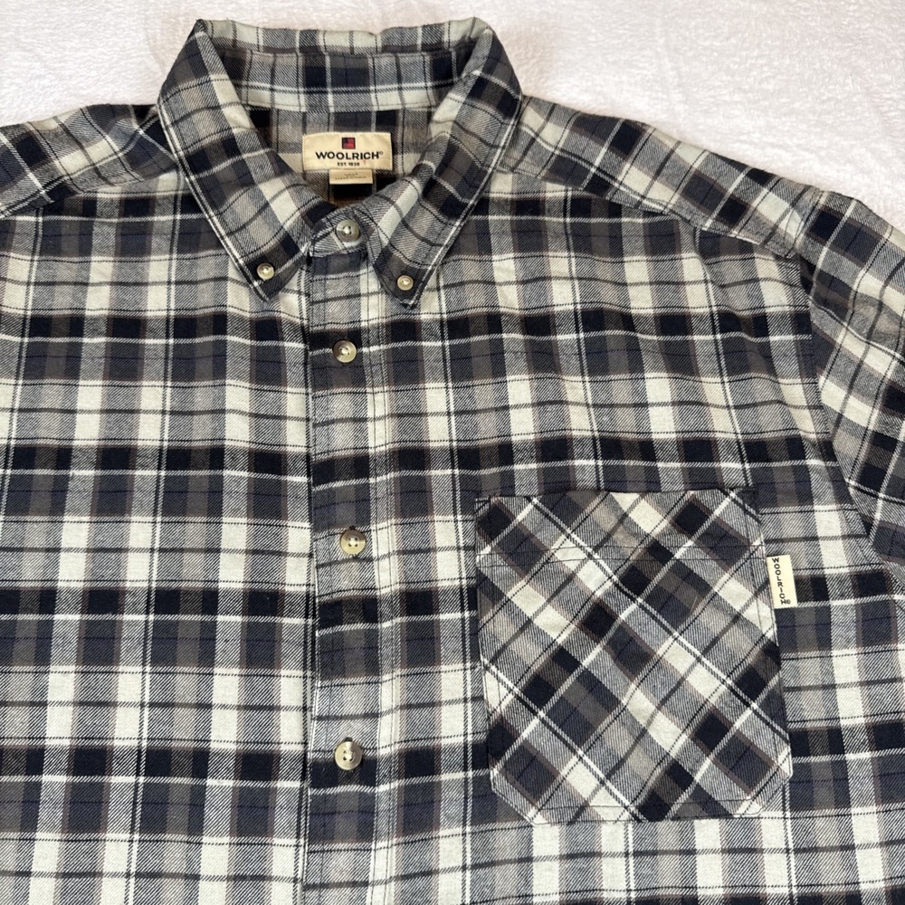 Woolrich‎ Men's 2XL Black & Gray Plaid Button Up Long Sleeve Shirt